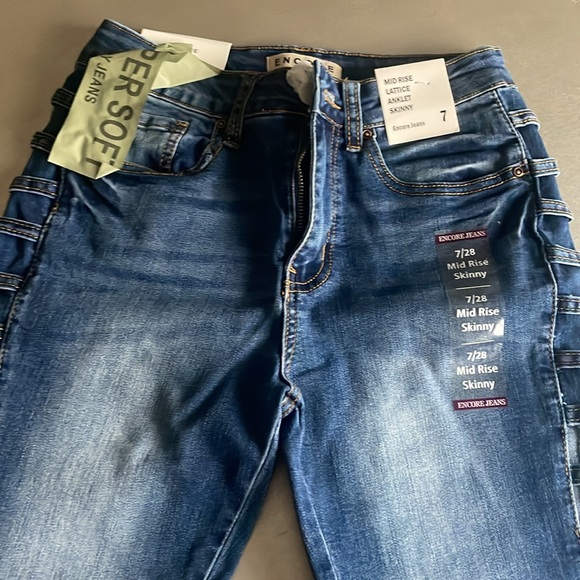 Mid rise, lattice, anklet, skinny jeans made by Encore - Picture 2 of 8